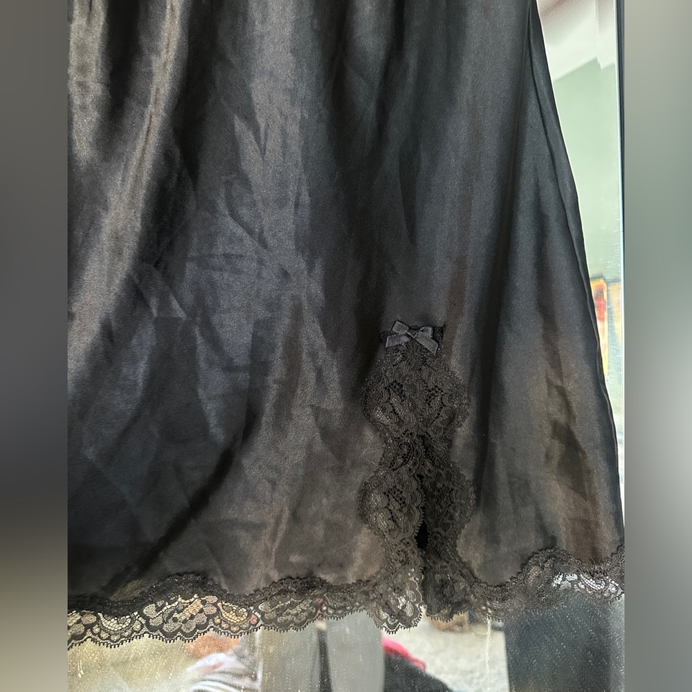 Victoria’s Secret Black and Lace Sleeveless Chemise - Picture 5 of 11